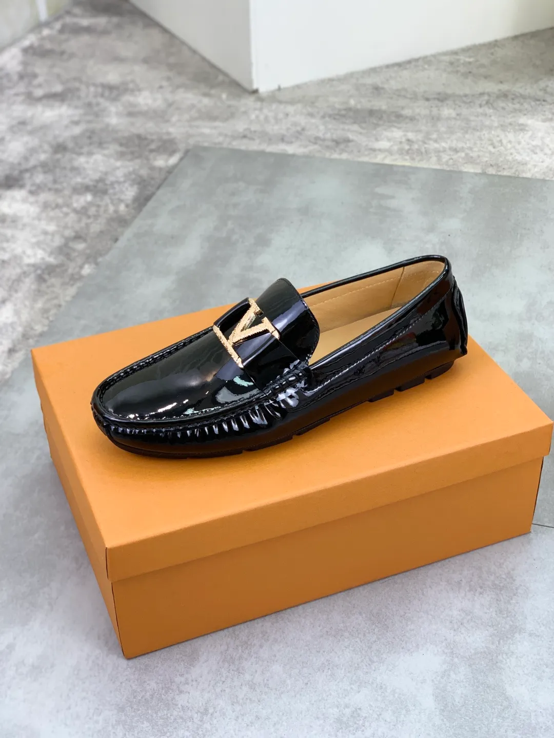 Men's Men's Shoes💰P340💰[New Style] 🆘 🔥🆕[Louis Vuitton] LV Hong Kong high-quality beanie shoes. Loaf style for lazy people. This fabric is made of 🇮🇹 imported Italian first-layer cowhide ➕ full first-layer pigskin lining. The lining is more high-end. The original non-slip and wear-resistant rubber outsole is the only choice for driving. Size: 38-45. Black optional.